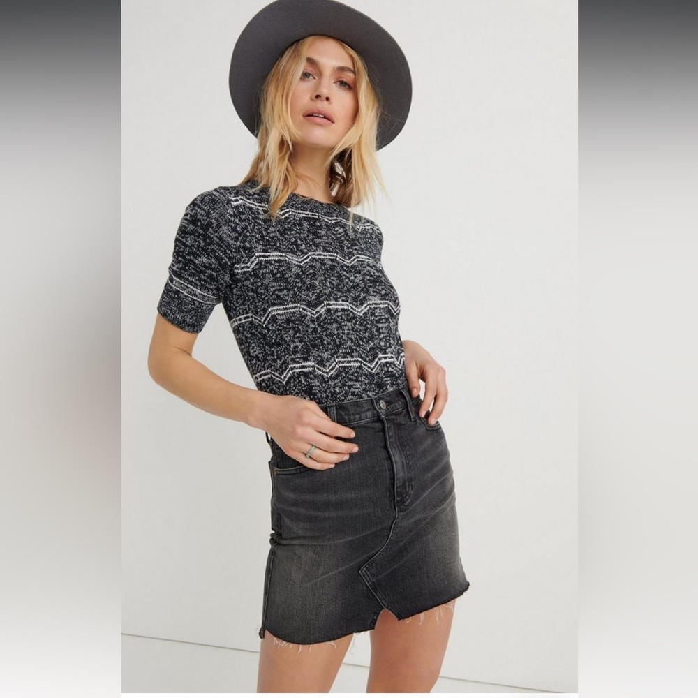 Lucky Brand size 4 charcoal mini skirt